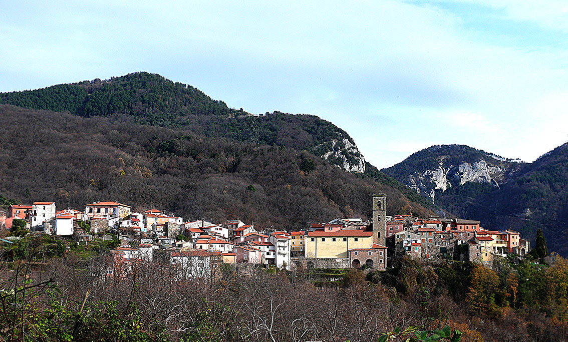 Abitato di Castelpoggio - foto di G. Bogazzi